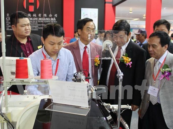 Abre sus puertas mayor exposicion de la industria textil de Vietnam hinh anh 1