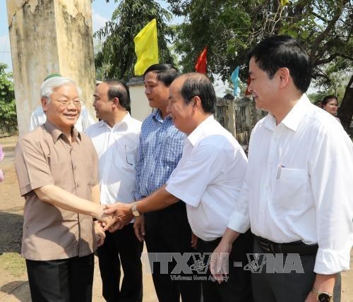 Lider partidista vietnamita visita la comunidad desfavorecida en provincia altiplanica hinh anh 1