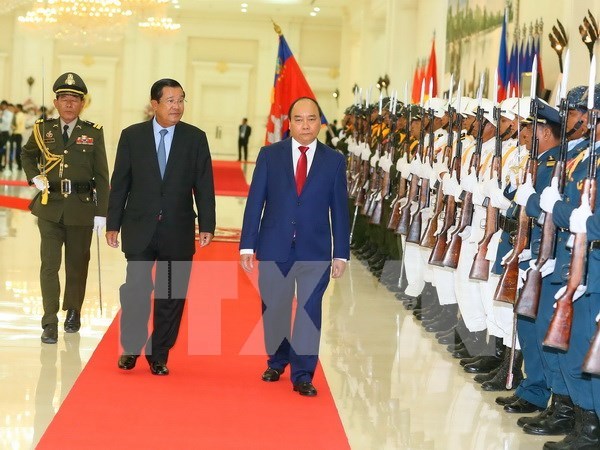 Premier camboyano destaca historico significado de la visita de su par vietnamita hinh anh 1