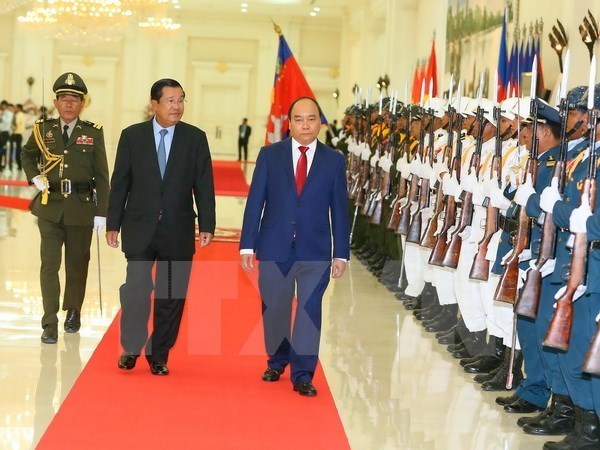 Vietnam y Camboya comprometidos a seguir consolidando nexos amistosos hinh anh 1