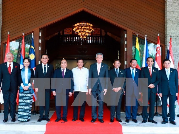 Premier de Vietnam cumple nutrida agenda en XXX Cumbre de ASEAN hinh anh 1