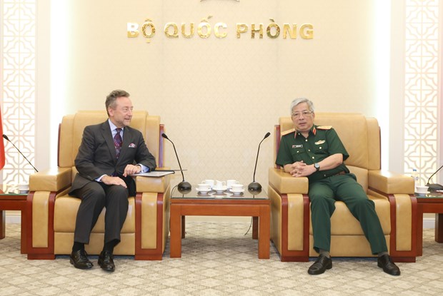 Viceministro de Defensa de Vietnam sostiene encuentro con embajador checo hinh anh 1