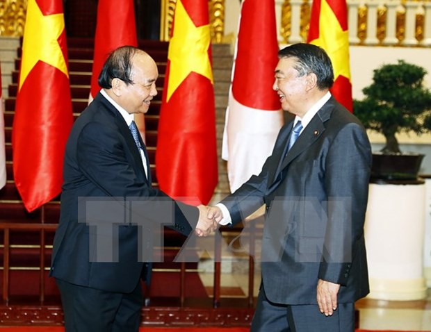 Premier Xuan Phuc agradece asistencia japonesa a Vietnam hinh anh 1