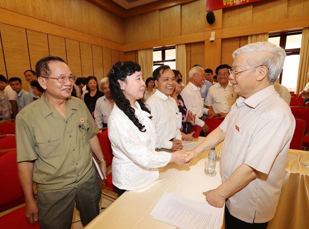 Lider partidista dialoga con electores de Hanoi hinh anh 1