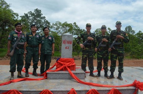 Vietnam y Camboya erigen nuevos hitos fronterizos hinh anh 1