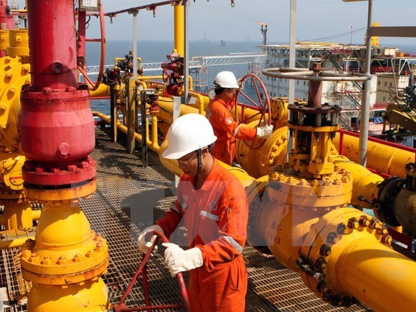 Fomentan cooperacion en ASEAN para enfrentar descenso de precios del petroleo hinh anh 1