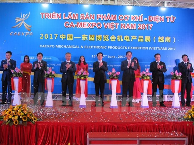 Inauguran exposicion de productos mecanicos y electronicos CA-MEXPO Vietnam 2017 hinh anh 1