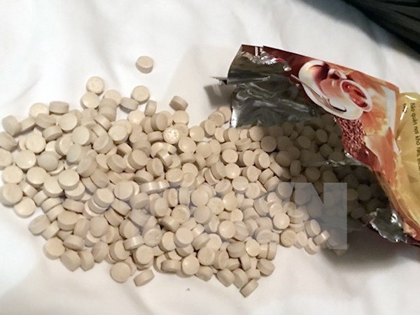 Policia de Thanh Hoa arresta a un narcotraficante con mil 200 pastillas de drogas sinteticas hinh anh 1