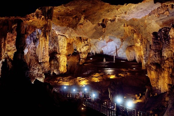 Provincia de Quang Binh presenta a turistas su magnifico sistema de grutas hinh anh 1