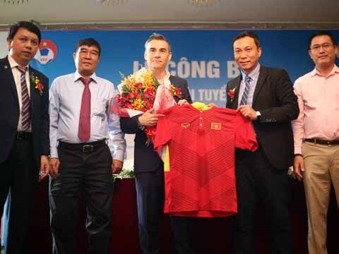 Miguel Rodrigo confia en llevar a Vietnam a top cuatro de futbol sala de Asia hinh anh 1