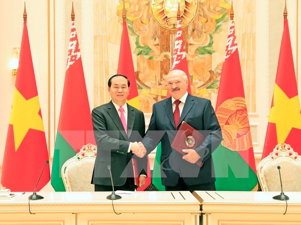 Presidente de Vietnam concluye visita oficial a Belarus hinh anh 1