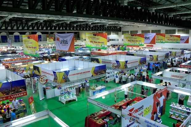 Feria comercial Vietnam- Laos favorece cooperacion empresarial hinh anh 1