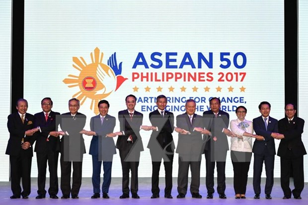 ASEAN aprueba borrador marco del Codigo sobre Conducta en Mar del Este hinh anh 1