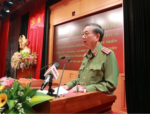 Sesiona en Hanoi seminario sobre tareas de defensa y desarrollo socioeconomico hinh anh 1