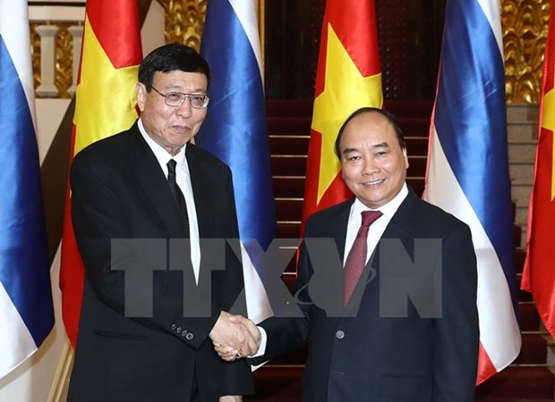 Premier Xuan Phuc propone equilibrar balanza comercial Vietnam-Tailandia hinh anh 1