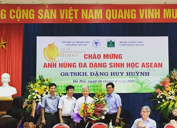 Cientifico vietnamita honrado con titulo de Heroe de Biodiversidad de ASEAN hinh anh 1