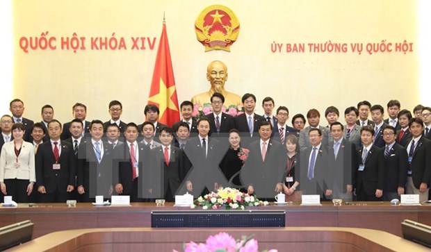 Presidenta de Asamblea Nacional de Vietnam recibe a jovenes parlamentarios japoneses hinh anh 1