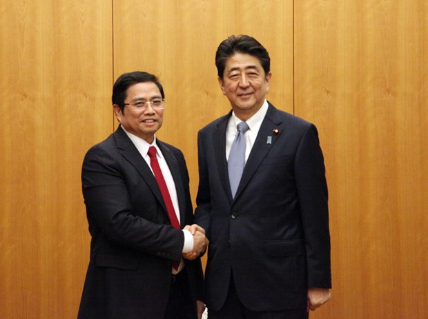 Japon seguira estrechando cooperacion con Vietnam, afirma Shinzo Abe hinh anh 1