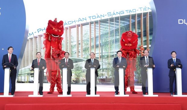 Premier vietnamita resalta establecimiento de primera marca de auto vietnamita hinh anh 1