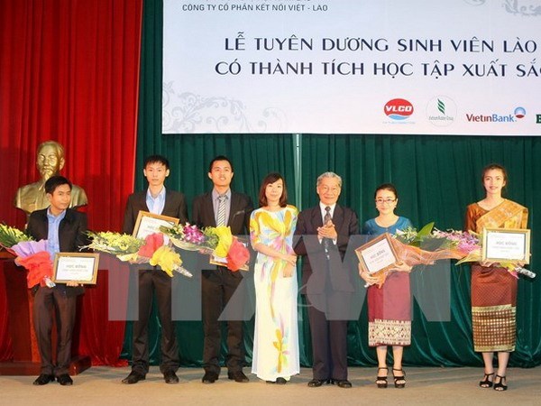 Vietnam y Laos impulsan cooperacion en educacion hinh anh 1