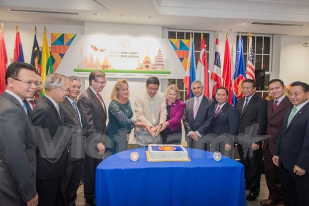 Celebran medio siglo de fundacion de la ASEAN en EE.UU. y Espana hinh anh 1