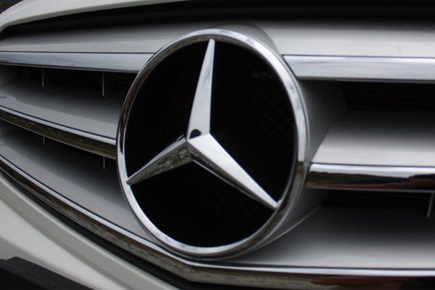 Mercedes-Benz Vietnam llama a revision a mas de mil coches por fallos en sistema de arranque hinh anh 1