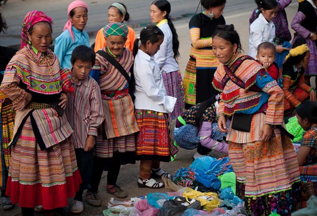 Vietnam comparte con Laos y Tailandia experiencias en el trabajo etnico hinh anh 1