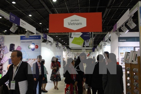Vietnam asiste a feria internacional de confecciones textiles en Paris hinh anh 1
