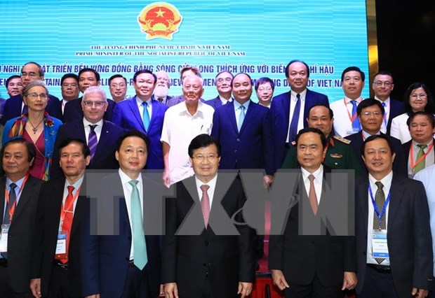 Premier vietnamita se reune con diplomaticos extranjeros para profundizar relaciones multifaceticas hinh anh 1