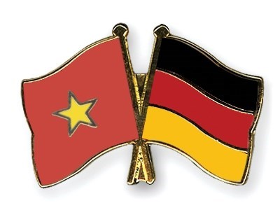 Dirigentes de Vietnam felicitan a Alemania por su Dia Nacional hinh anh 1