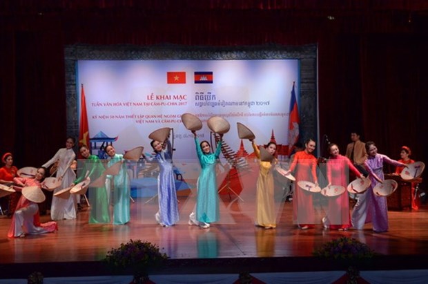 Comienza semana de cultura vietnamita en Camboya hinh anh 1