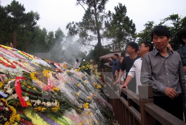 Profesores vietnamitas residentes en Tailandia visita tumba de General Vo Nguyen Giap hinh anh 1