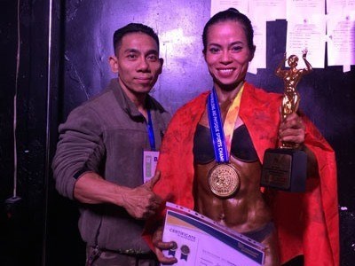 Gana Vietnam cuatro medallas de oro en campeonato de fisiculturismo hinh anh 1