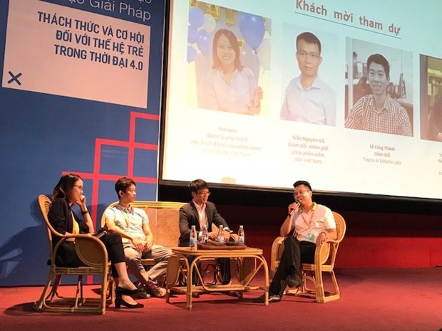 Jovenes vietnamitas debaten sobre trabajo decente y crecimiento economico hinh anh 1