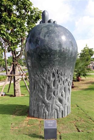 Vietnam prepara instalacion de estatuas representativas de paises y territorios miembros de APEC 2017 hinh anh 1