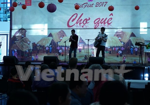 Estudiantes vietnamitas en Australia promueven cultura tradicional a amigos internacionales hinh anh 1