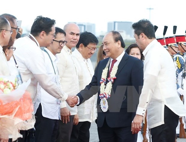 Premier vietnamita parte rumbo a Filipinas para la Cumbre de ASEAN hinh anh 1