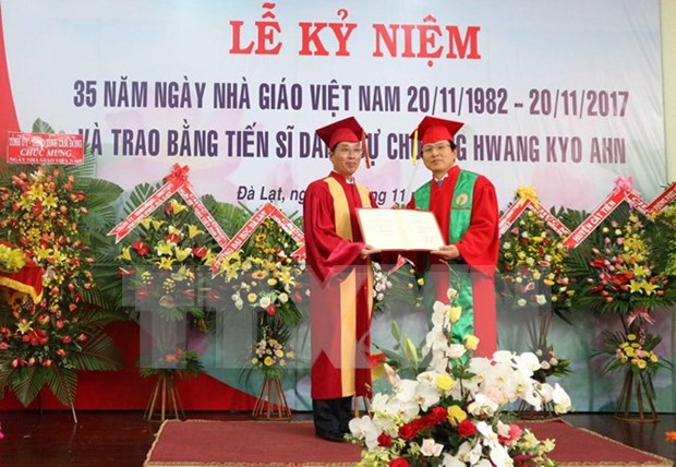 Expremier de Sudcorea recibe doctorado honorifico de universidad vietnamita hinh anh 1