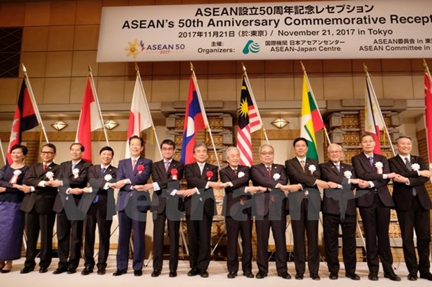 Japon destaca papel central de ASEAN hinh anh 1