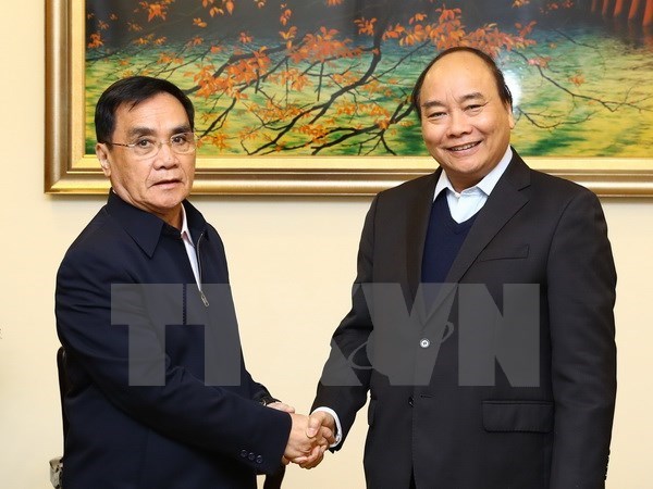 Vietnam siempre atesora vinculos especiales con Laos, afirma premier Xuan Phuc hinh anh 1