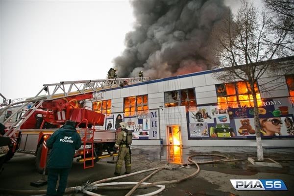 Incendio en centro comercial de vietnamitas en Orenburg, Rusia hinh anh 1