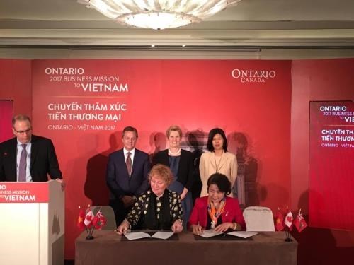 Ontario rubrica seis acuerdos economicos con Vietnam hinh anh 1
