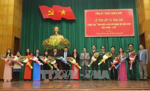 Honran a ganadores del concurso de lazos entre Vietnam y Laos hinh anh 1