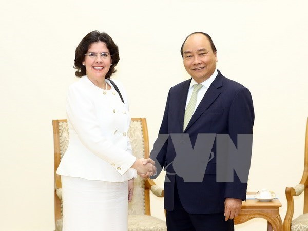 Dirigentes de Vietnam reciben a embajadora de Cuba hinh anh 1