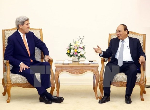 Premier Xuan Phuc elogia aportes de John Kerry a nexos Vietnam- Estados Unidos hinh anh 1