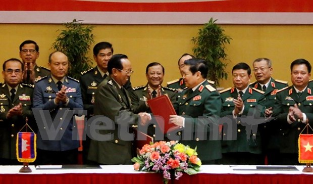 Ejercitos de Vietnam y Camboya fortalecen cooperacion hinh anh 1