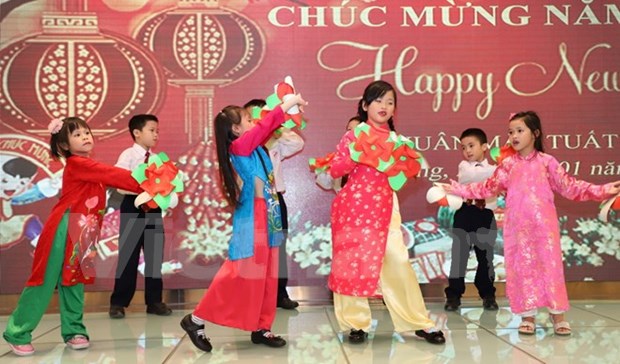 Vietnamitas en Hong Kong saludan mayor fiesta tradicional hinh anh 1
