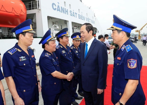 Presidente vietnamita felicita a policias maritimas en ocasion del Tet hinh anh 1
