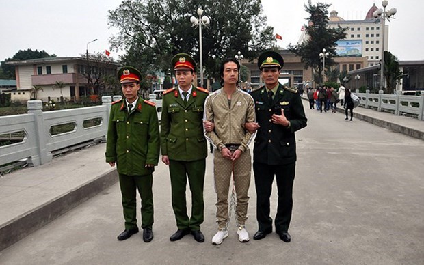 Vietnam entrega sospechoso fugitivo a China hinh anh 1