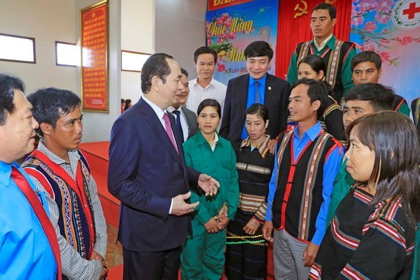 Presidente vietnamita felicita a pobladores en zonas fronterizas en ocasion del Tet hinh anh 1